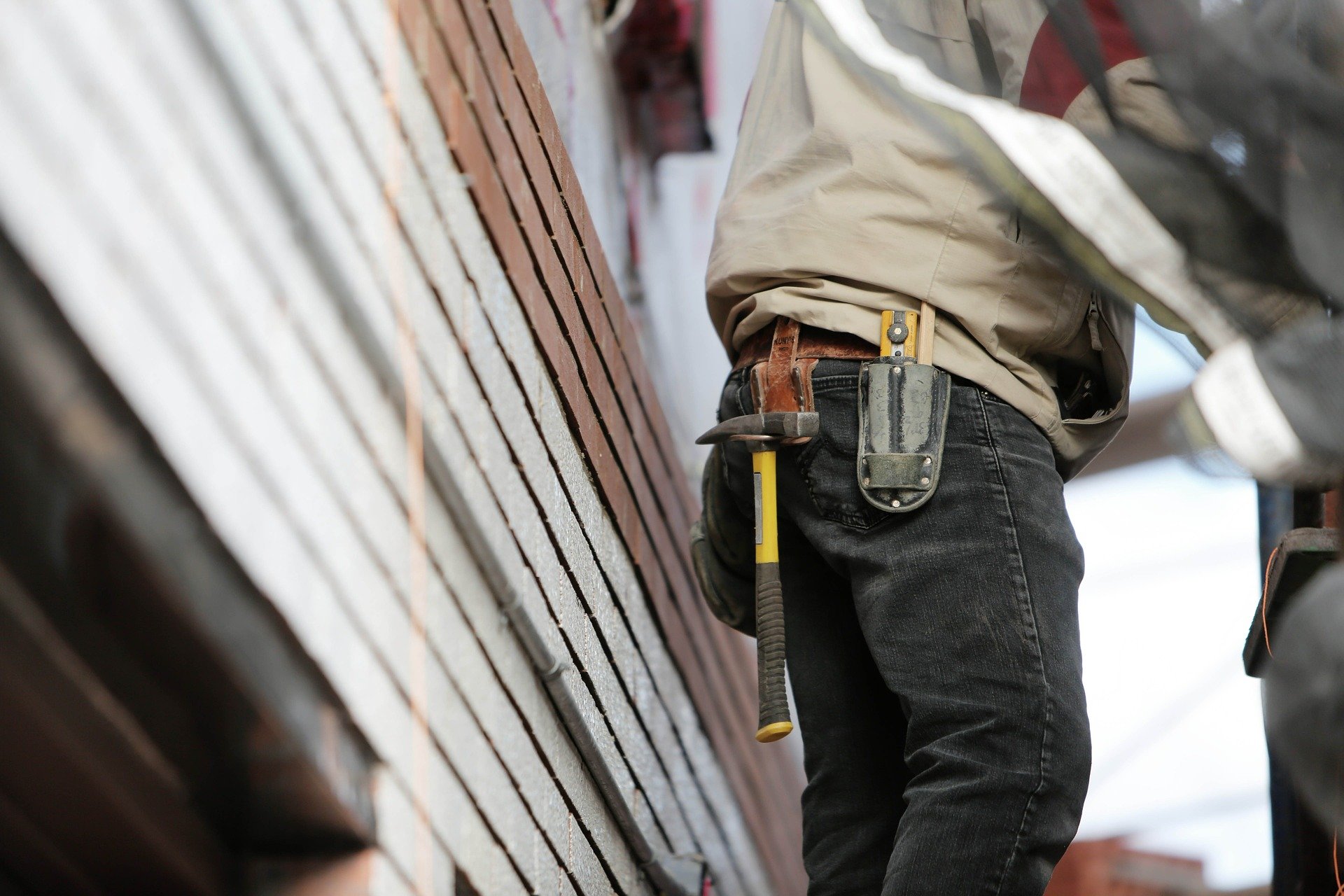 construction-worker-569149_1920 Why You Should Consider Torch-On Felt